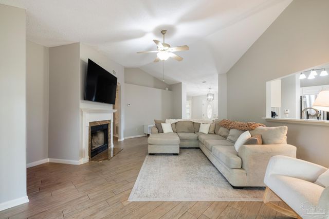 1522 Sandcliff Dr, Pensacola, FL 32507