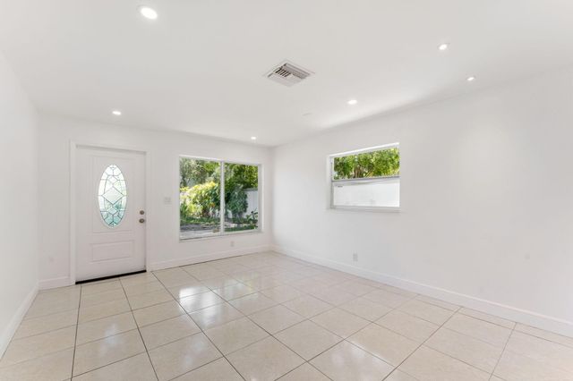 441 NW 1st Way, Deerfield Beach, FL 33441