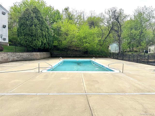 5 Lexington Hill 7, Harriman, NY 10926
