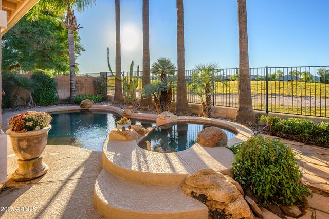 29986 N LITTLE LEAF Drive, San Tan Valley, AZ 85143