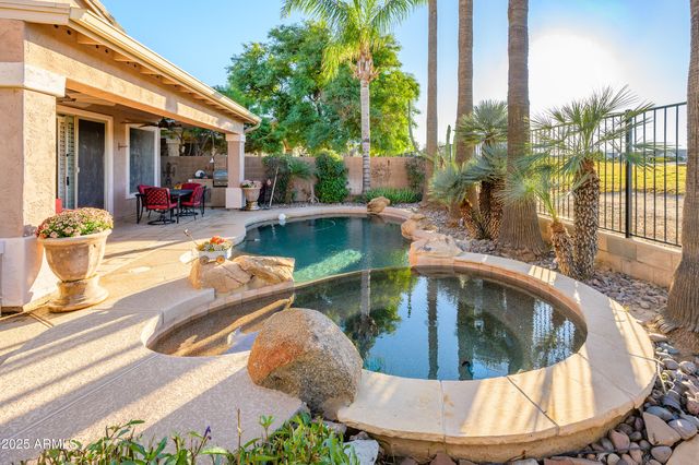 29986 N LITTLE LEAF Drive, San Tan Valley, AZ 85143