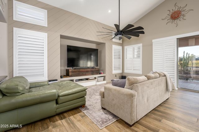 29986 N LITTLE LEAF Drive, San Tan Valley, AZ 85143