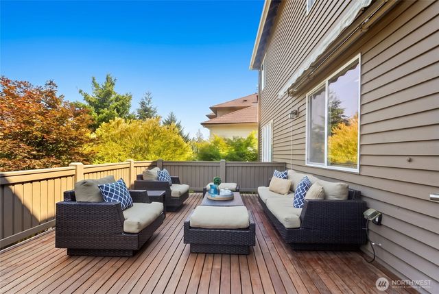 23270 SE 51st Place, Issaquah, WA 98029