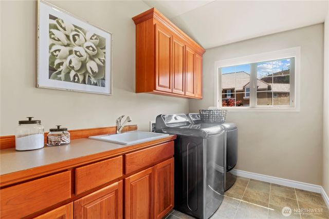 23270 SE 51st Place, Issaquah, WA 98029