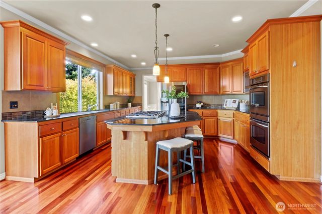 23270 SE 51st Place, Issaquah, WA 98029