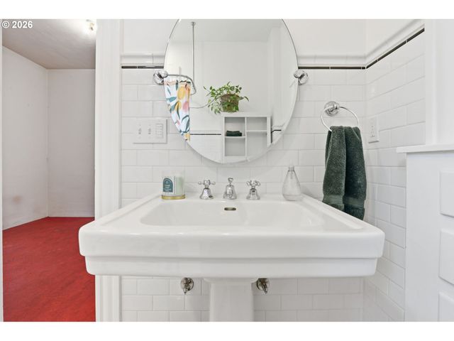 334 Se 78TH Ave, Portland, OR 97215