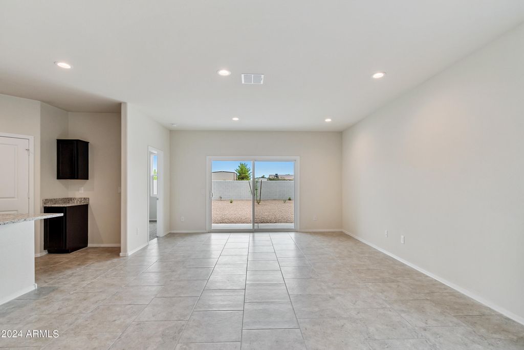 625 W BUNKER HILL Street, Florence, AZ 85132 — photo 4