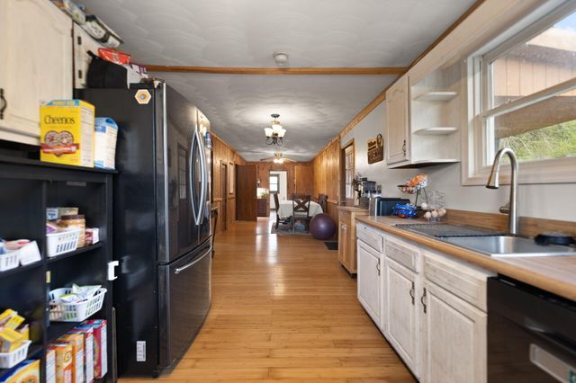 939 Bear Pen Creek Road, Campton, KY 41301