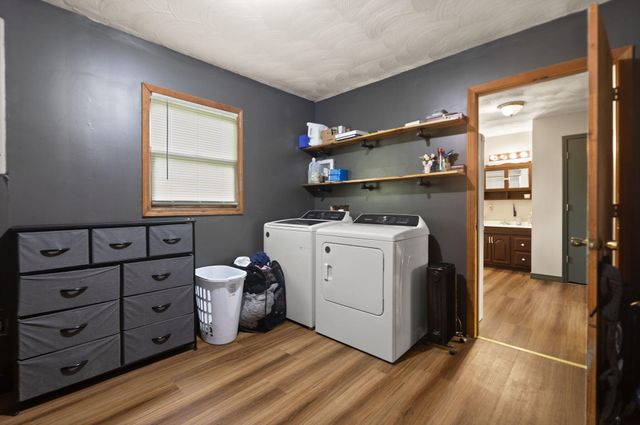 939 Bear Pen Creek Road, Campton, KY 41301