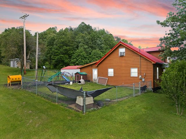 939 Bear Pen Creek Road, Campton, KY 41301