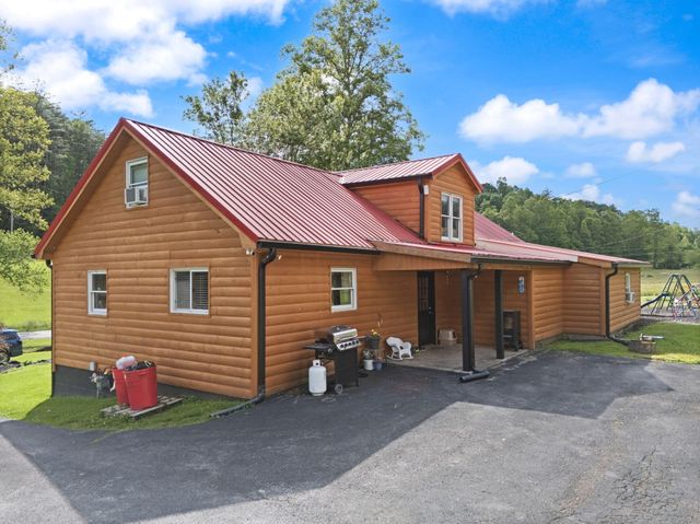 939 Bear Pen Creek Road, Campton, KY 41301