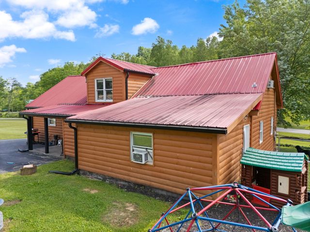 939 Bear Pen Creek Road, Campton, KY 41301