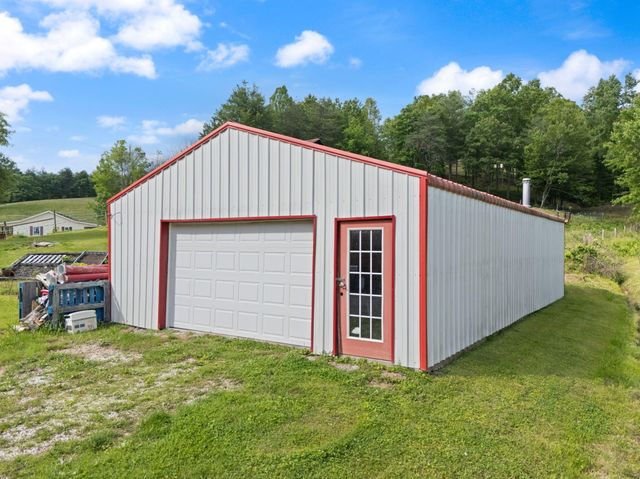 939 Bear Pen Creek Road, Campton, KY 41301