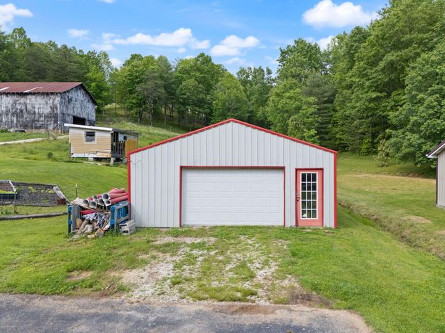 939 Bear Pen Creek Road, Campton, KY 41301