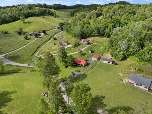 939 Bear Pen Creek Road, Campton, KY 41301