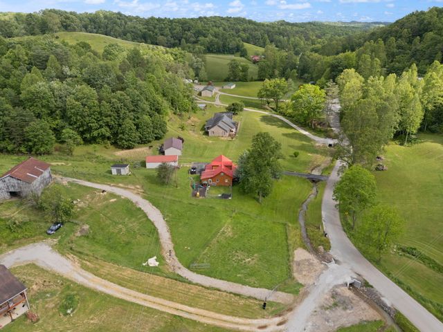 939 Bear Pen Creek Road, Campton, KY 41301