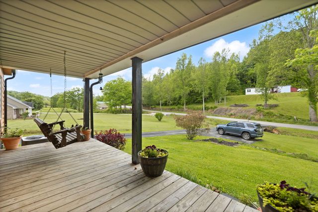 939 Bear Pen Creek Road, Campton, KY 41301