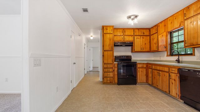 1155 N 20th St. Street, Defuniak Springs, FL 32433