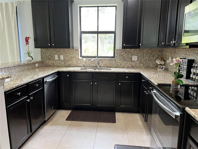 9628 Town Parc Circle S, Parkland, FL 33076