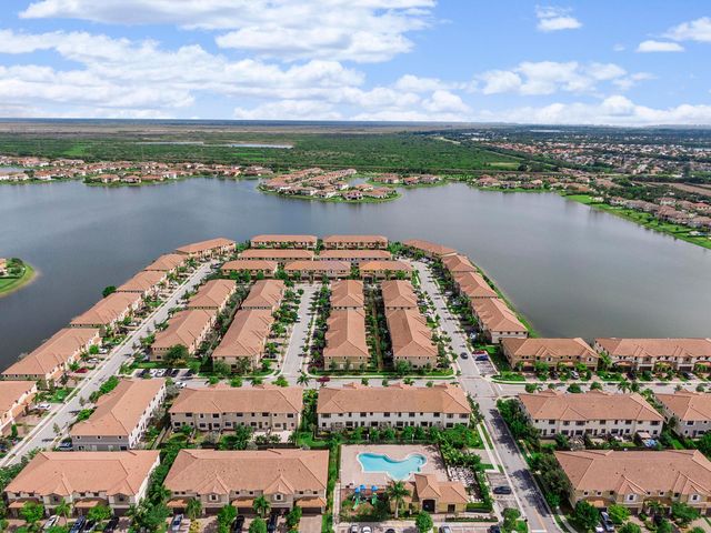 9628 Town Parc Circle S, Parkland, FL 33076