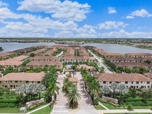 9628 Town Parc Circle S, Parkland, FL 33076
