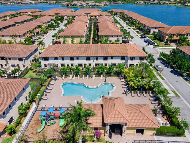 9628 Town Parc Circle S, Parkland, FL 33076