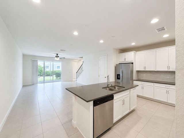 2404 ARCH AVE, Oldsmar, FL 34677