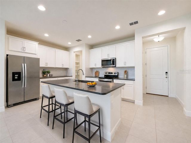 2404 ARCH AVE, Oldsmar, FL 34677