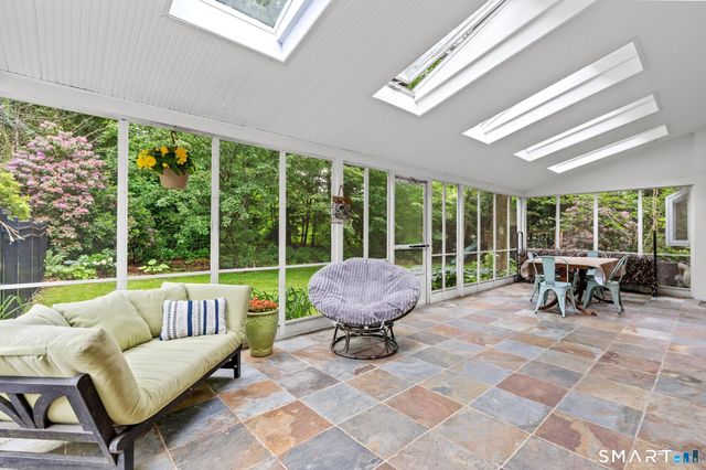 30 Fox Chase Lane, West Hartford, CT 06107