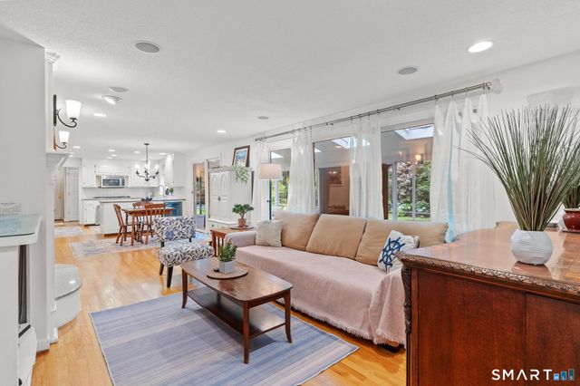 30 Fox Chase Lane, West Hartford, CT 06107