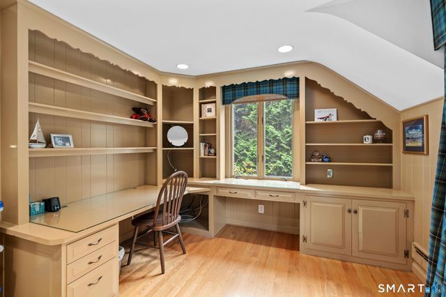 30 Fox Chase Lane, West Hartford, CT 06107