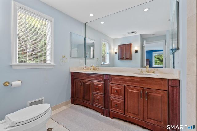 30 Fox Chase Lane, West Hartford, CT 06107
