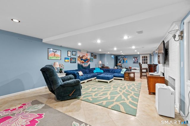30 Fox Chase Lane, West Hartford, CT 06107