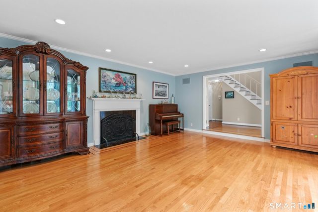 30 Fox Chase Lane, West Hartford, CT 06107