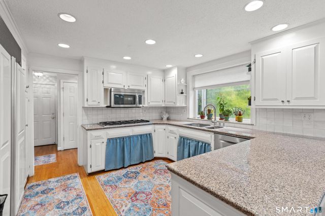 30 Fox Chase Lane, West Hartford, CT 06107