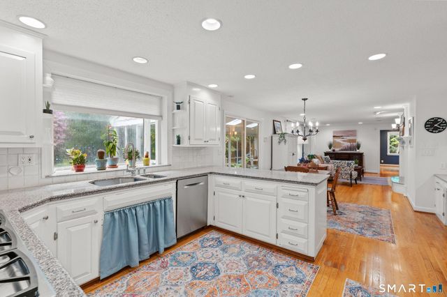 30 Fox Chase Lane, West Hartford, CT 06107