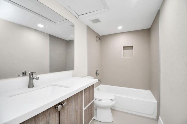 7575 Katy Freeway 30, Houston, TX 77024