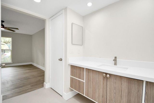 7575 Katy Freeway 30, Houston, TX 77024