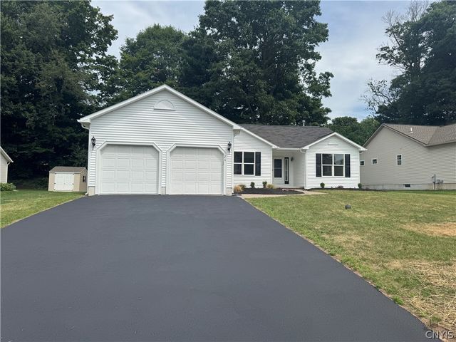 26 Orangewood Drive, Clay, NY 13090