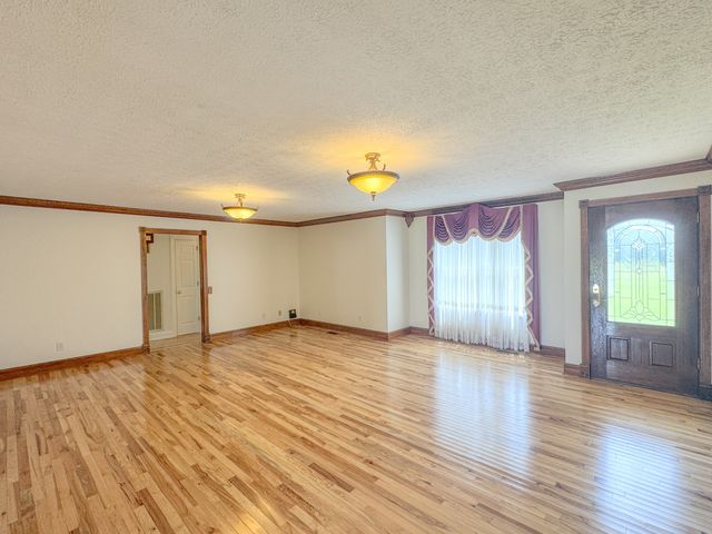 6606 Highway 52, W, Lafayette, TN 37083