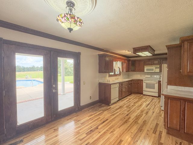 6606 Highway 52, W, Lafayette, TN 37083