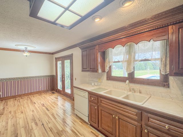 6606 Highway 52, W, Lafayette, TN 37083