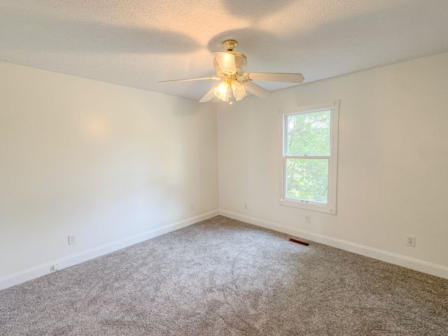 6606 Highway 52, W, Lafayette, TN 37083