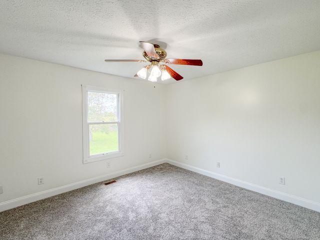 6606 Highway 52, W, Lafayette, TN 37083