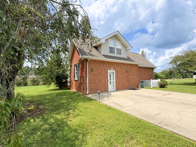 6606 Highway 52, W, Lafayette, TN 37083