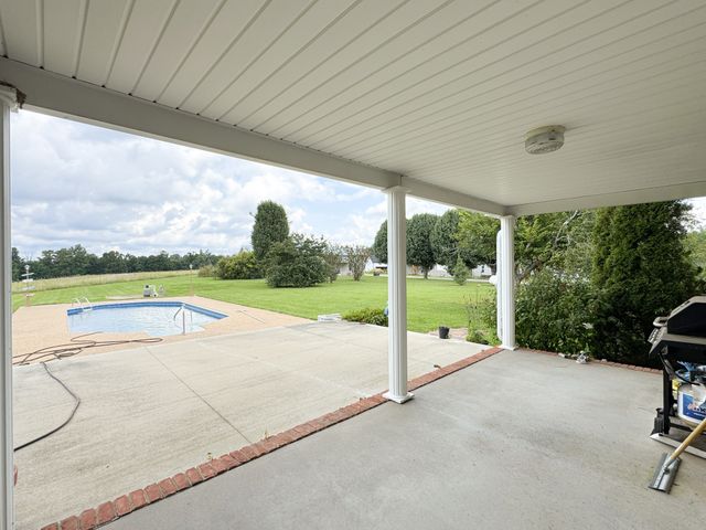 6606 Highway 52, W, Lafayette, TN 37083