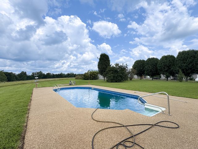 6606 Highway 52, W, Lafayette, TN 37083