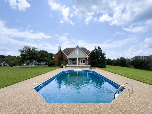 6606 Highway 52, W, Lafayette, TN 37083