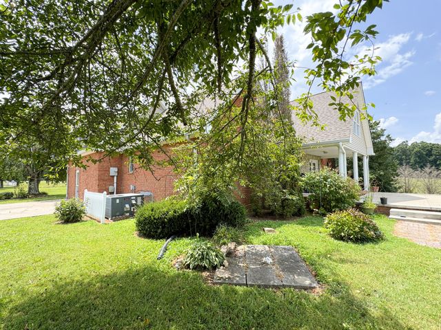 6606 Highway 52, W, Lafayette, TN 37083