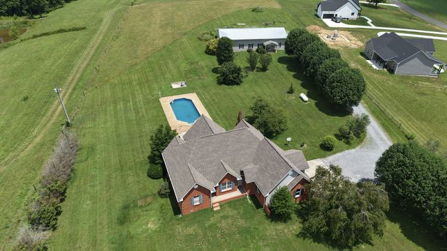 6606 Highway 52, W, Lafayette, TN 37083